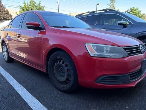 Used 2013 Volkswagen Jetta SE FWD image 1