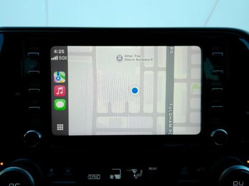 Used 2020 Toyota Highlander XLE image 11