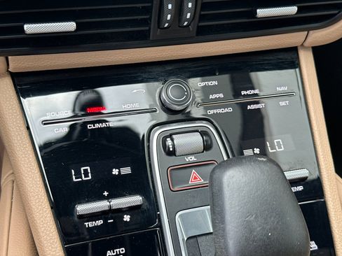 Used 2023 Porsche Cayenne Platinum Edition AWD/4WD image 21