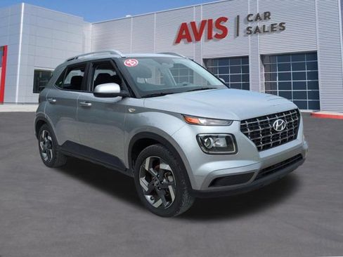 Used 2025 Hyundai Venue SEL FWD image 3