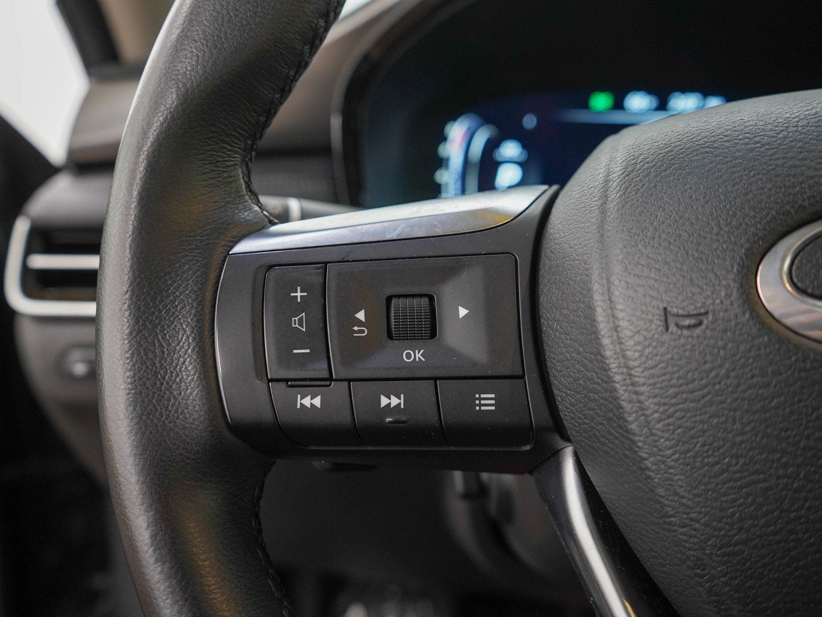 Used 2025 INFINITI QX60 Luxe AWD/4WD image 29