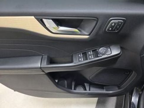 Used 2022 Ford Escape Titanium w/ Titanium Elite Package AWD/4WD image 15