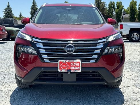 Used 2025 Nissan Rogue SV w/ SV Premium Package FWD image 11