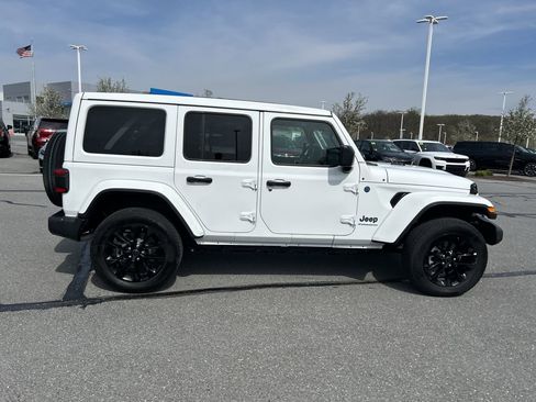 Used 2025 Jeep Wrangler Sahara w/ Safety Group image 8