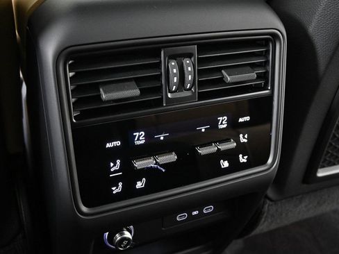 Certified 2026 Porsche Cayenne AWD/4WD image 21