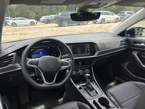 Used 2022 Volkswagen Jetta SE FWD image 14
