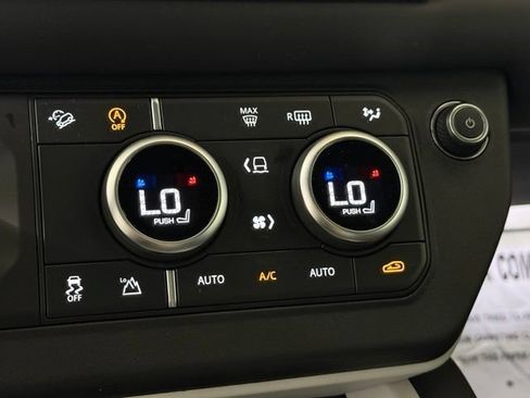 New 2025 Land Rover Defender 110 X-Dynamic SE AWD/4WD image 35