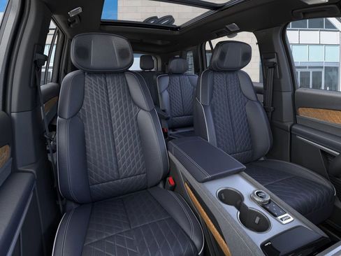 New 2026 Cadillac Vistiq Premium Luxury w/ LPO, Floor Liner Package image 16