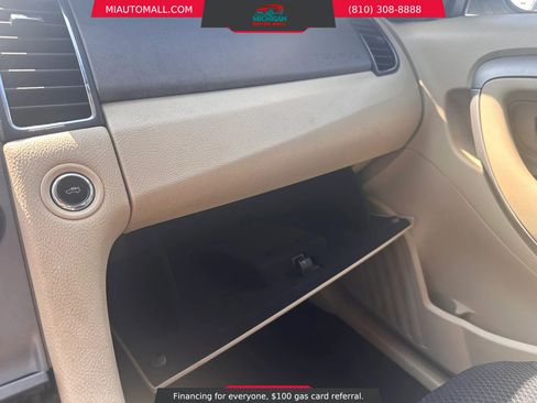 Used 2015 Ford Taurus SE FWD image 18