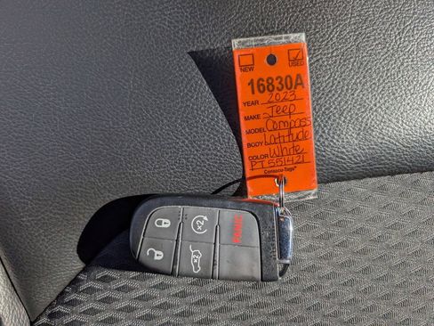 Used 2023 Jeep Compass Latitude w/ Convenience Group AWD/4WD image 27