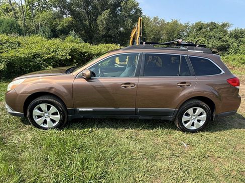 Used 2011 Subaru Outback 2.5i Limited AWD/4WD image 8