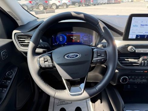 Certified 2022 Ford Escape Titanium w/ Class II Trailer Tow Package AWD/4WD image 16