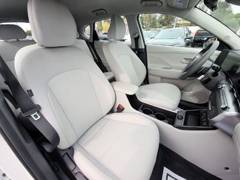 Used 2025 Hyundai Kona SE image 25