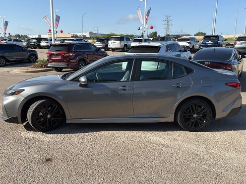 Used 2025 Toyota Camry SE AWD/4WD image 6