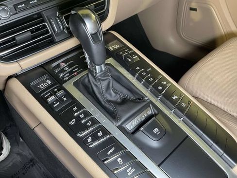 Certified 2020 Porsche Macan AWD/4WD image 35