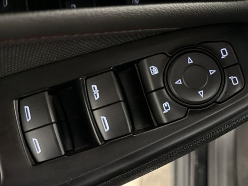Used 2023 Chevrolet Traverse RS FWD image 15