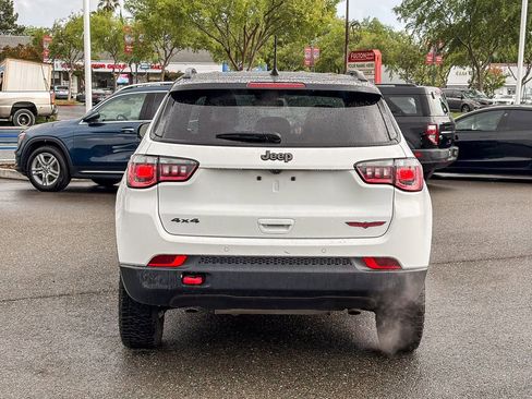 Used 2025 Jeep Compass Trailhawk image 3