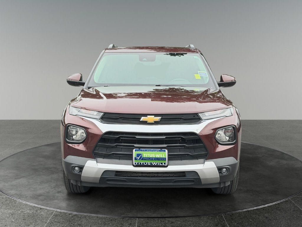 Used 2022 Chevrolet TrailBlazer LT w/ Convenience Package FWD image 2