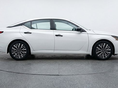 Used 2025 Nissan Altima 2.5 SV image 11