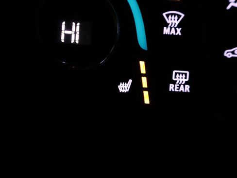 Used 2023 Chevrolet Traverse LT w/ Rear Camera Mirror Package image 49