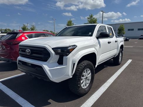 Used 2024 Toyota Tacoma SR image 1