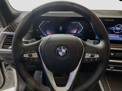 Used 2024 BMW X5 xDrive40i w/ Premium Package image 12