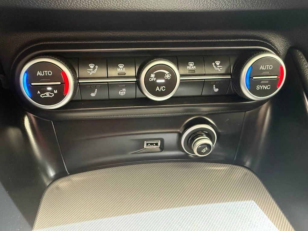 New 2025 Alfa Romeo Stelvio Sprint w/ Convenience Package AWD/4WD image 42