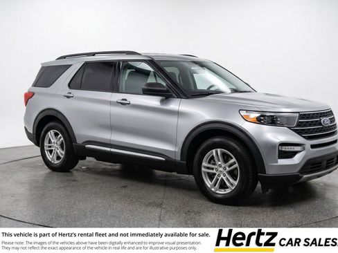 Used 2024 Ford Explorer XLT w/ Equipment Group 202A RWD image 1