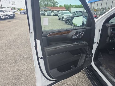 Used 2023 Chevrolet Suburban Premier AWD/4WD image 11