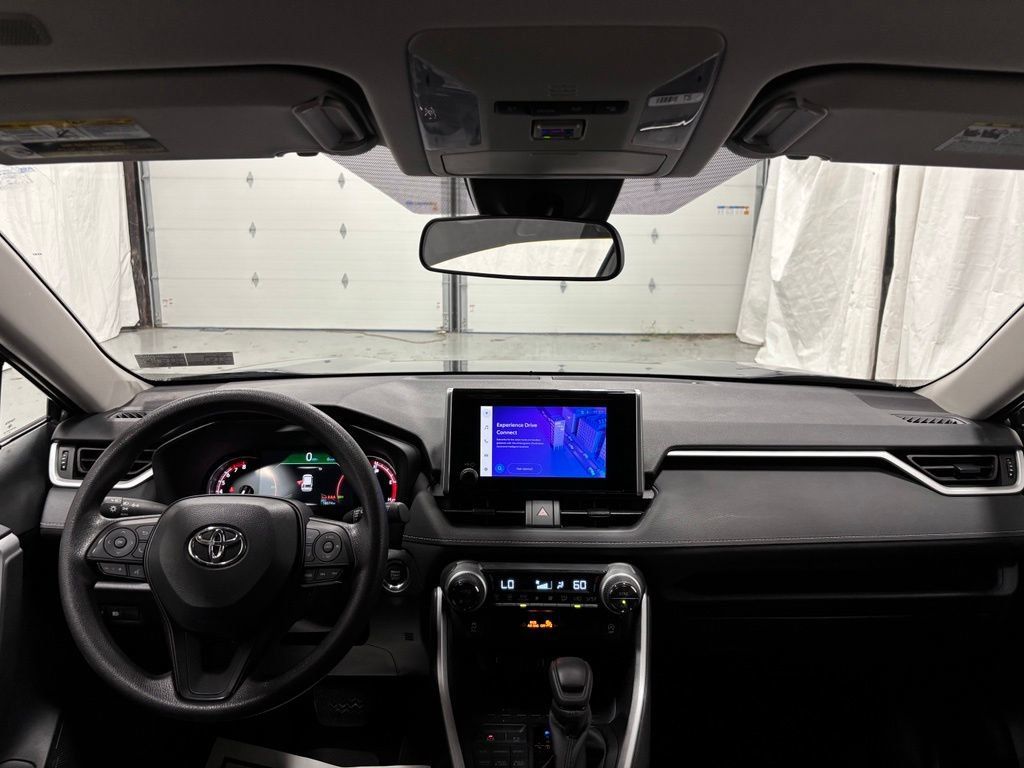 Used 2025 Toyota RAV4 XLE AWD/4WD image 39