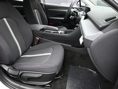 Certified 2025 Hyundai Sonata SEL AWD/4WD image 9