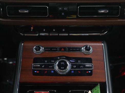 Used 2021 Lincoln Aviator Reserve w/ Equipment Group 201A image 17