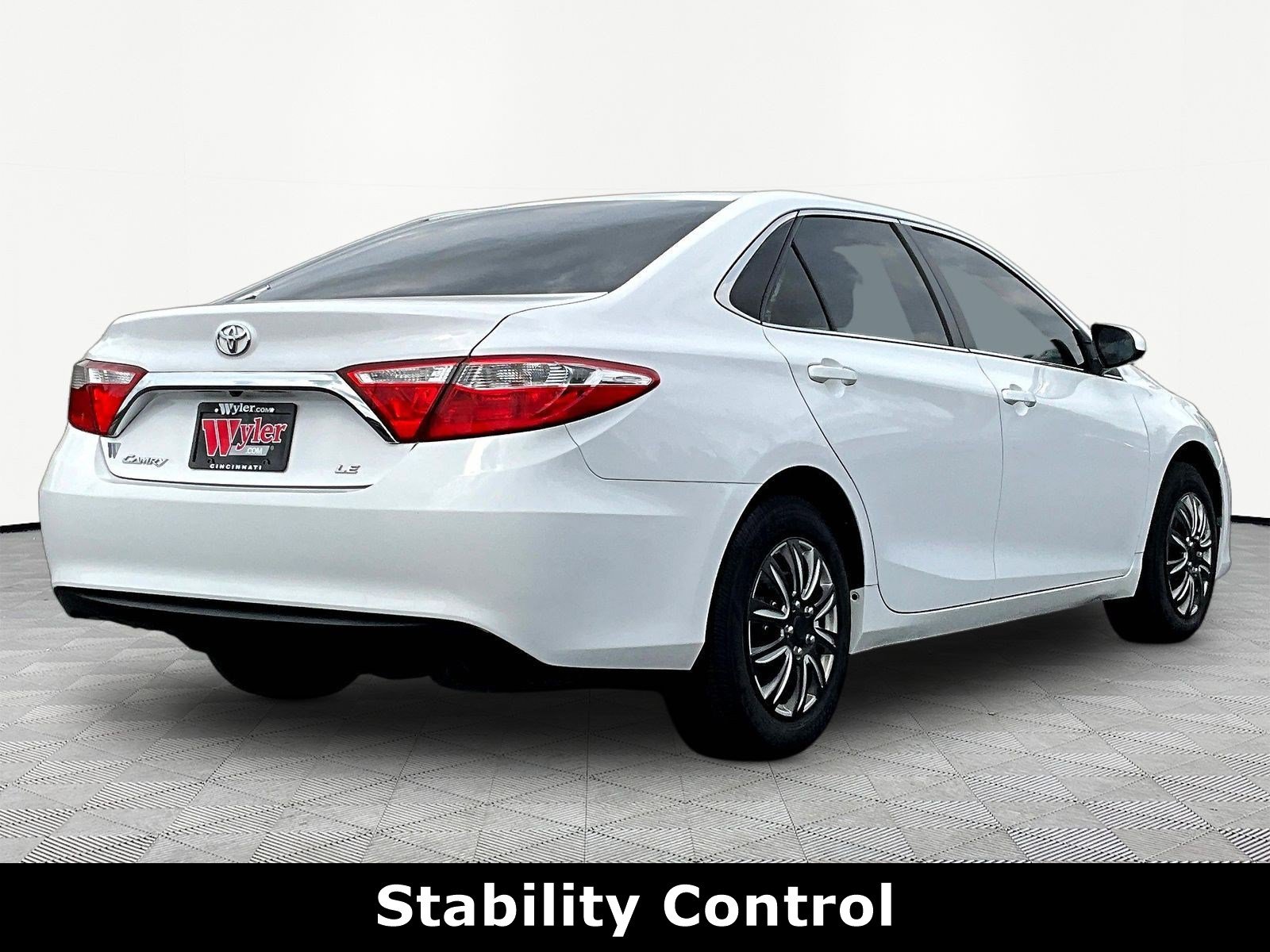 Used 2015 Toyota Camry LE FWD image 6