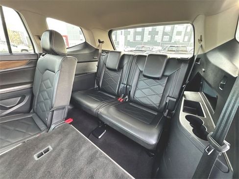 Used 2025 Volkswagen Atlas SE image 24