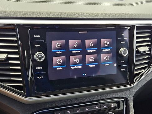 Used 2023 Volkswagen Atlas Cross Sport SE FWD image 19