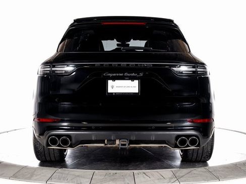 Used 2022 Porsche Cayenne Turbo S image 4