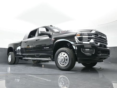 Used 2025 RAM 3500 Laramie image 72