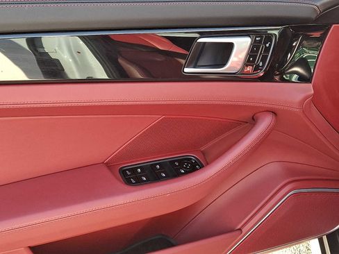 Used 2018 Porsche Panamera 4 image 8