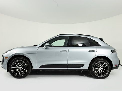 Certified 2025 Porsche Macan AWD/4WD image 2