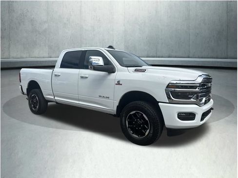 Used 2026 RAM 2500 Laramie AWD/4WD image 9