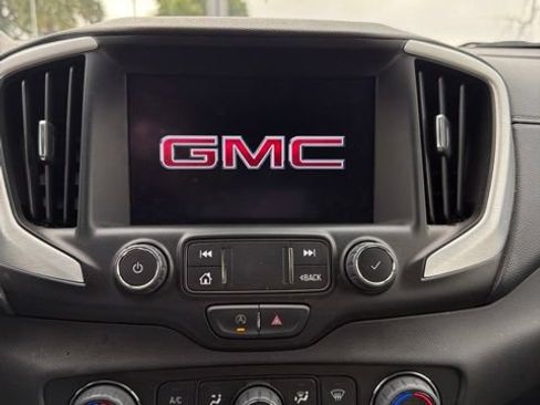 Used 2022 GMC Terrain SLE w/ Driver Convenience Package FWD image 9