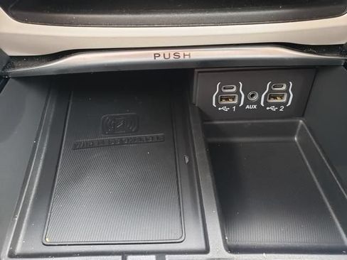 Used 2024 Chrysler Pacifica Limited FWD image 22