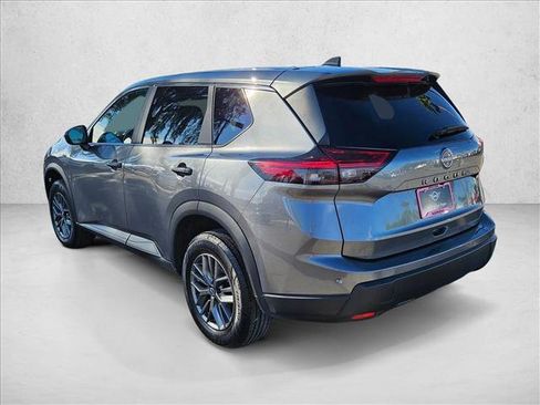 Used 2024 Nissan Rogue S image 8