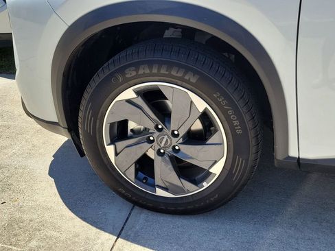 Used 2025 Nissan Rogue SV image 4