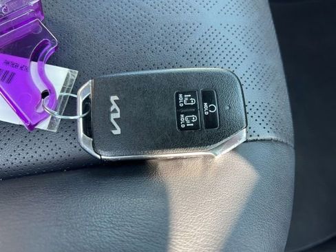 Certified 2024 Kia Carnival LX image 39