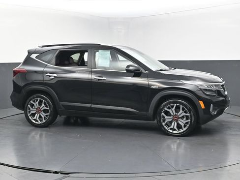 Used 2023 Kia Seltos SX w/ SX Sunroof Package image 6