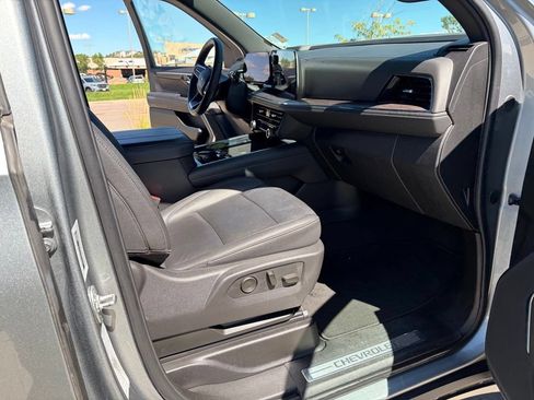 Used 2025 Chevrolet Suburban Z71 AWD/4WD image 22