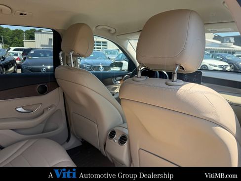 Used 2021 Mercedes-Benz GLC 300 4MATIC image 26