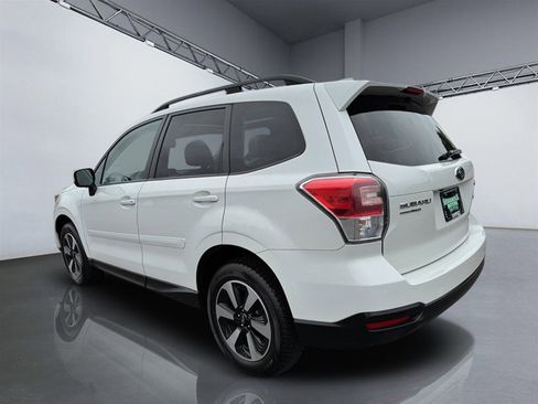 Used 2017 Subaru Forester 2.5i Premium AWD/4WD image 5