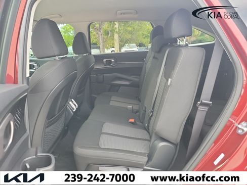 Certified 2025 Kia Sorento LX FWD image 11